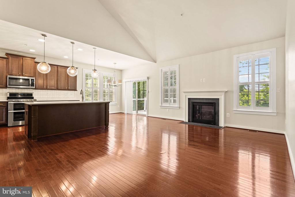 1112 SAXTON DRIVE
