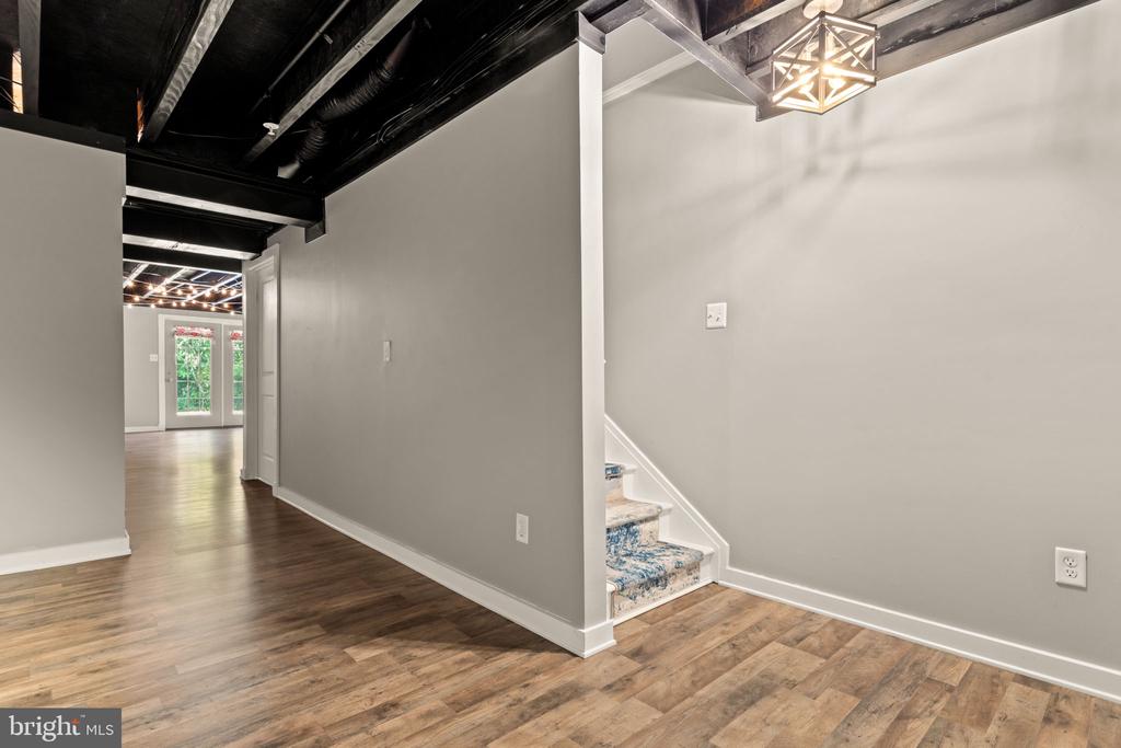 1112 SAXTON DRIVE