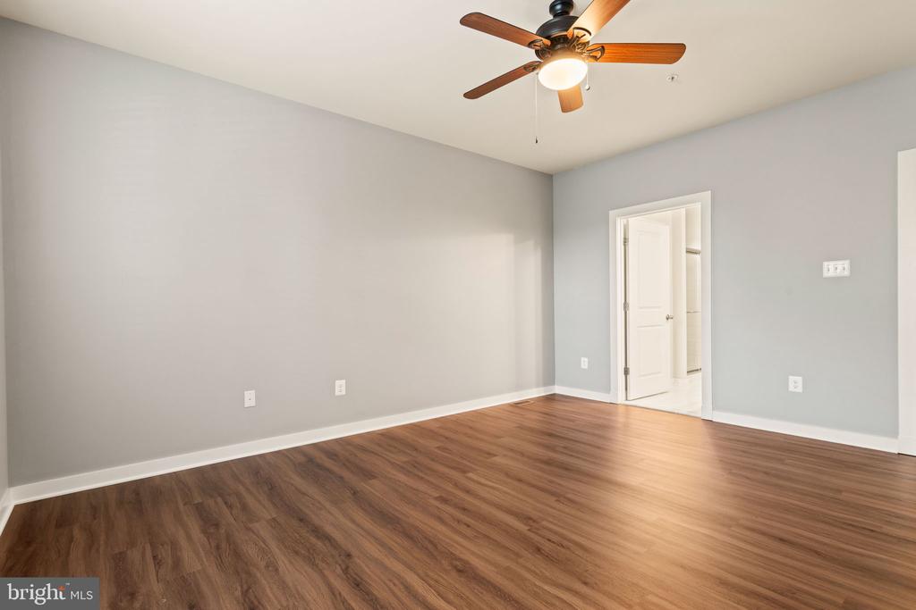 1112 SAXTON DRIVE