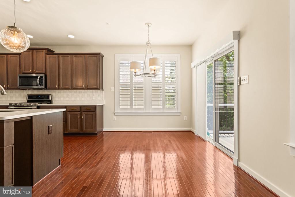 1112 SAXTON DRIVE