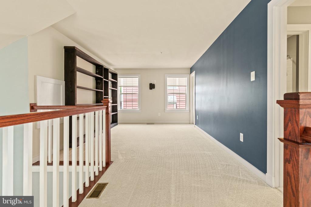 1112 SAXTON DRIVE