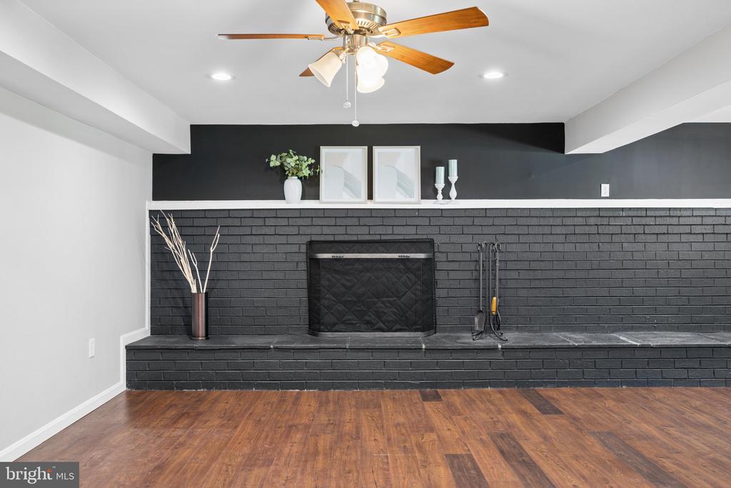 4946 TALL OAKS DRIVE