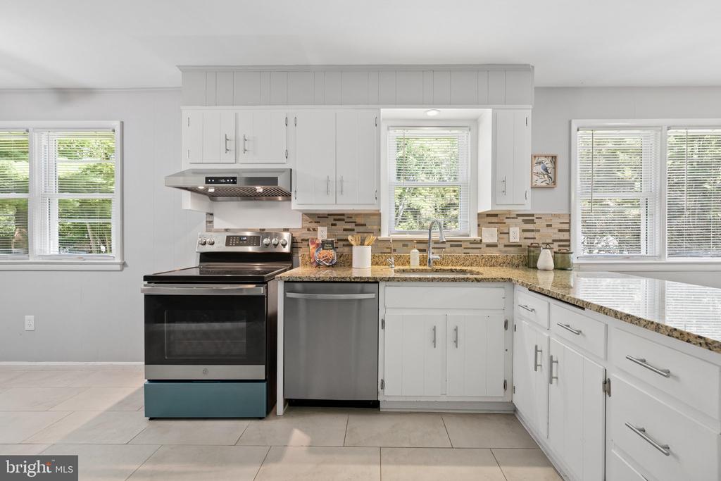 4946 TALL OAKS DRIVE