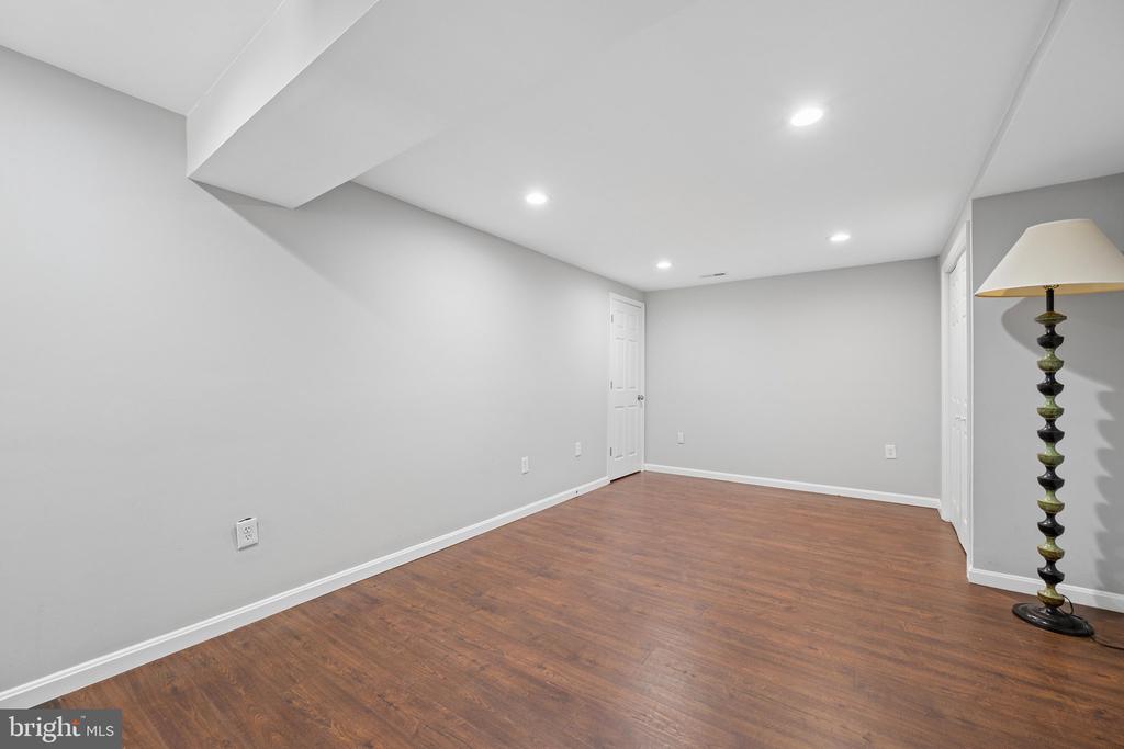 4946 TALL OAKS DRIVE
