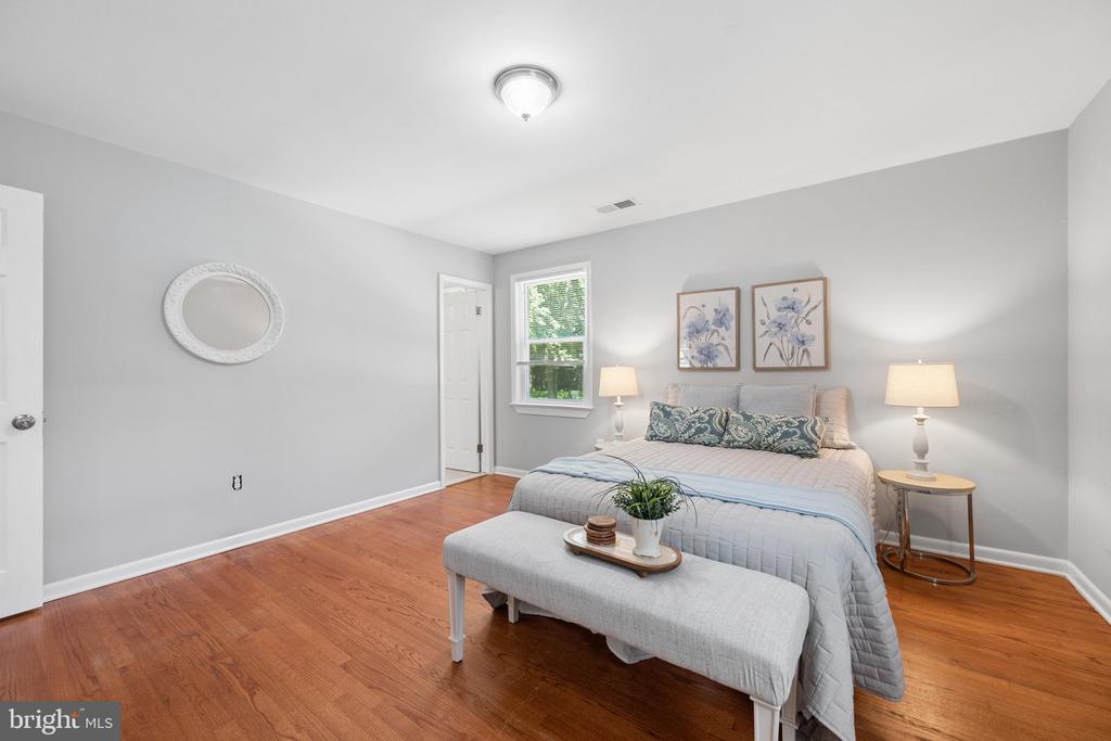 4946 TALL OAKS DRIVE