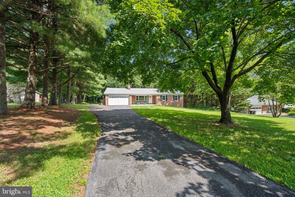 4946 TALL OAKS DRIVE