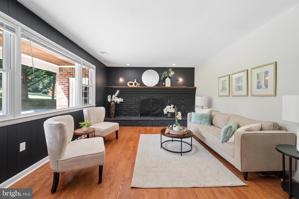 4946 TALL OAKS DRIVE