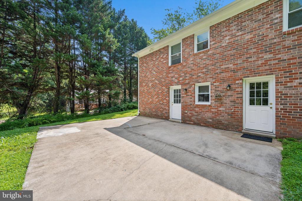 4946 TALL OAKS DRIVE