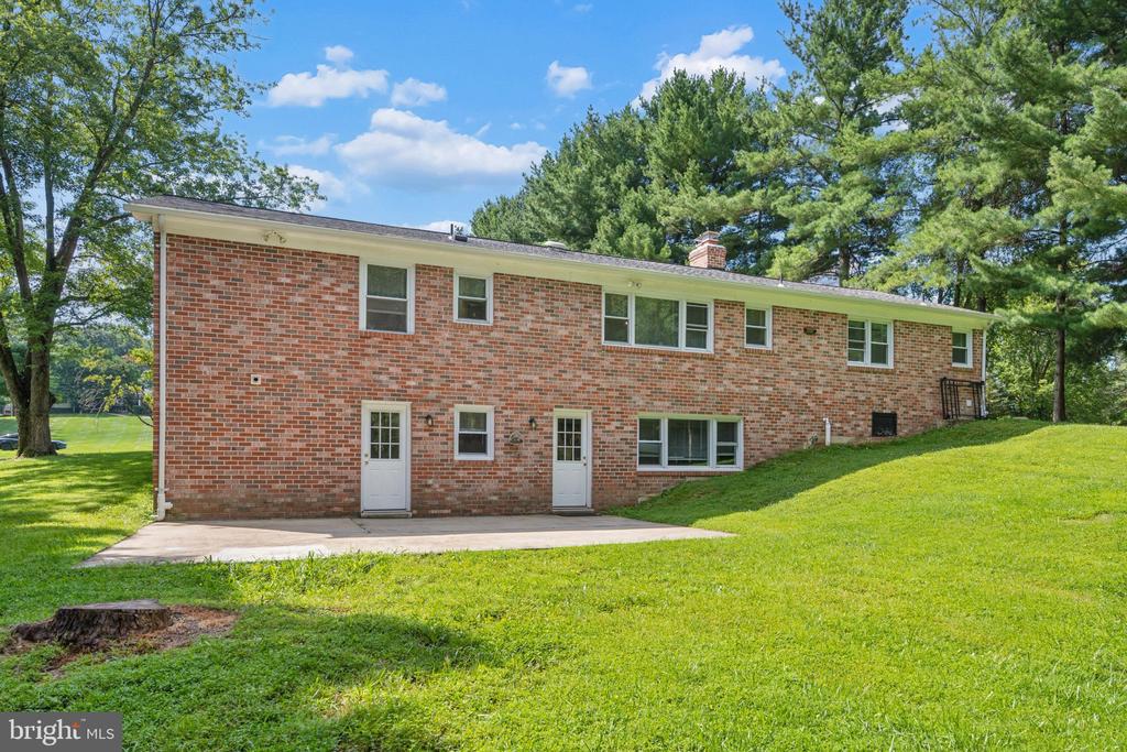 4946 TALL OAKS DRIVE