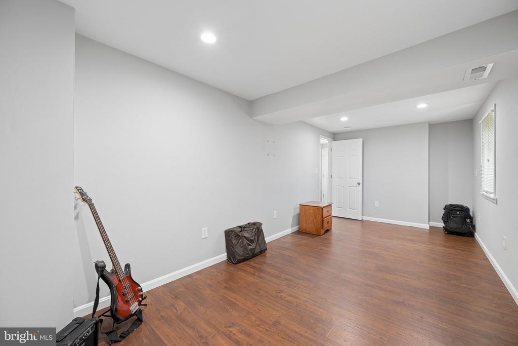 4946 TALL OAKS DRIVE