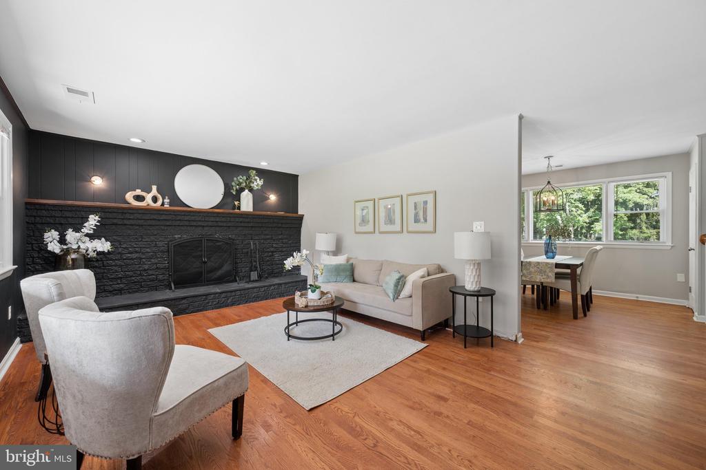 4946 TALL OAKS DRIVE
