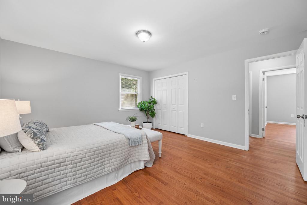 4946 TALL OAKS DRIVE