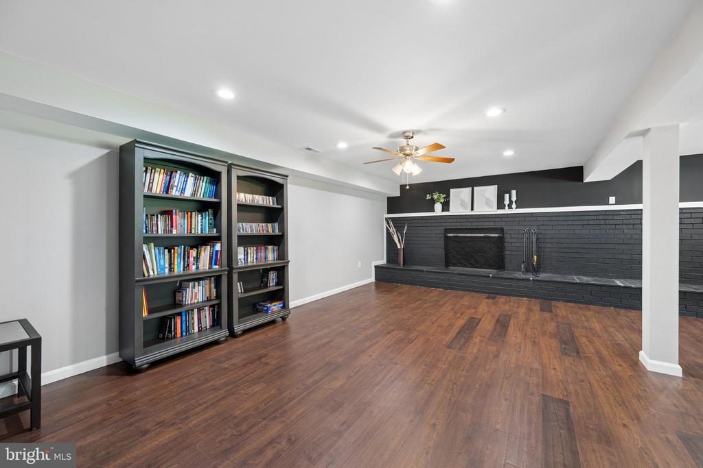 4946 TALL OAKS DRIVE