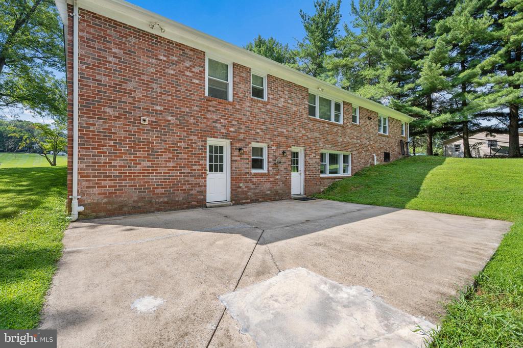 4946 TALL OAKS DRIVE