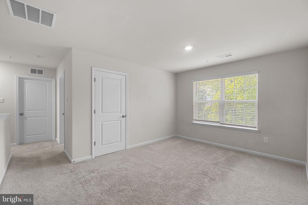 2070 POMONA WAY