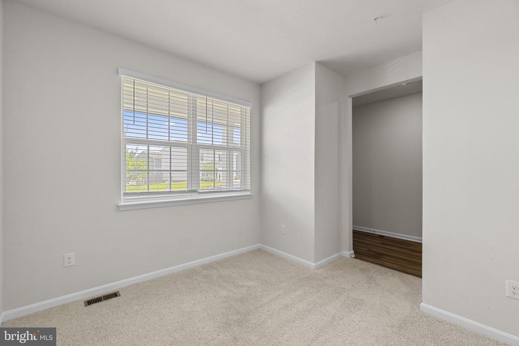 2070 POMONA WAY