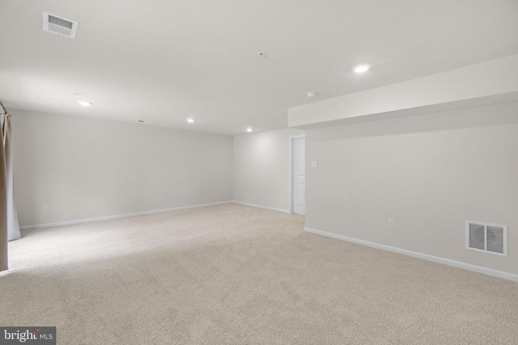 2070 POMONA WAY