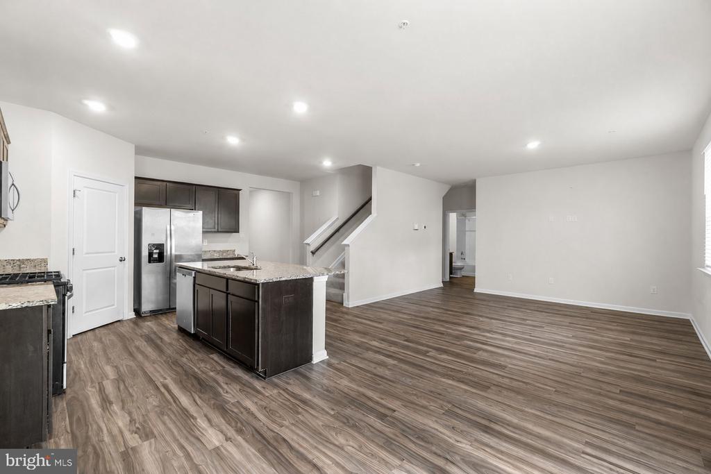 2070 POMONA WAY