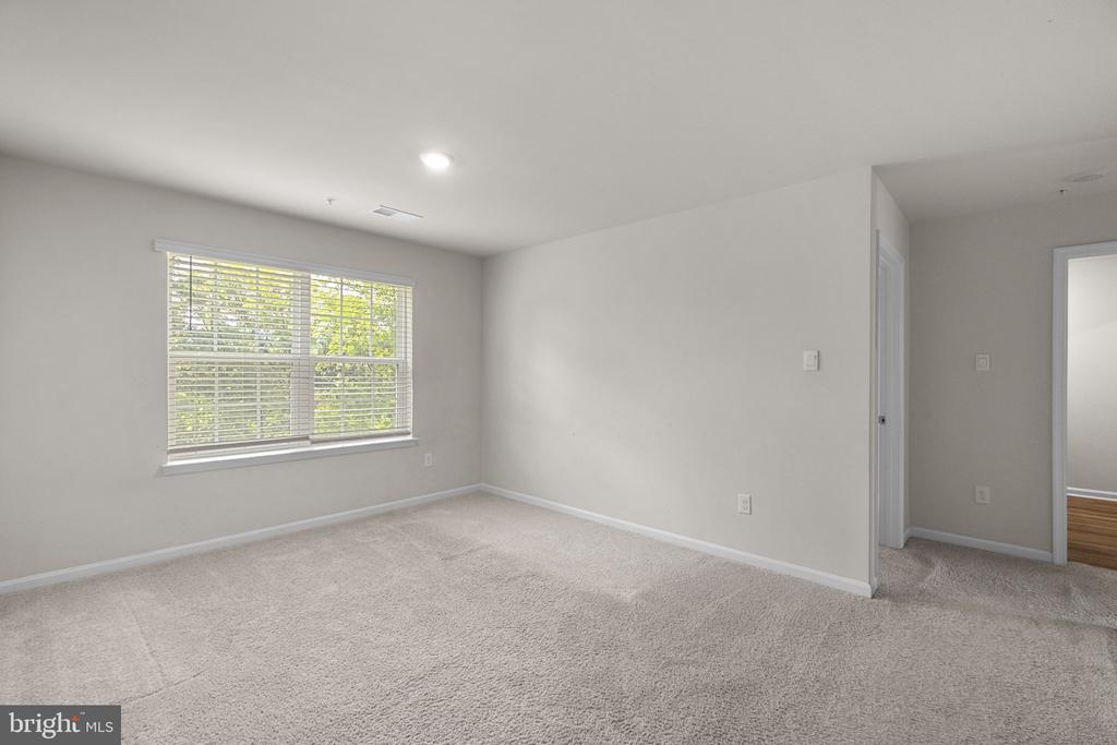 2070 POMONA WAY