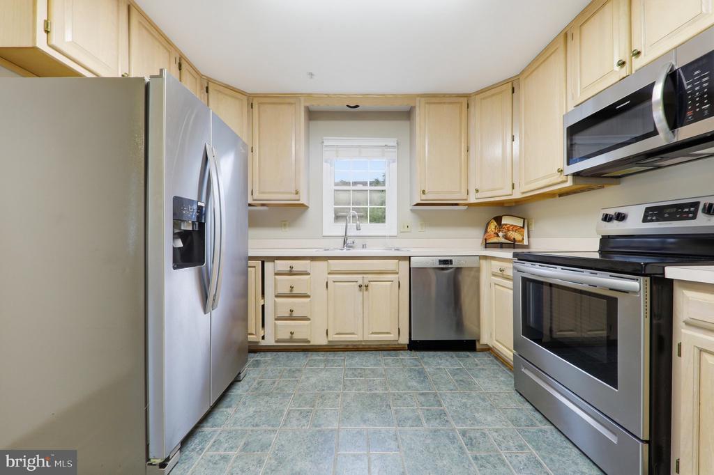 2425 BEAR DEN ROAD