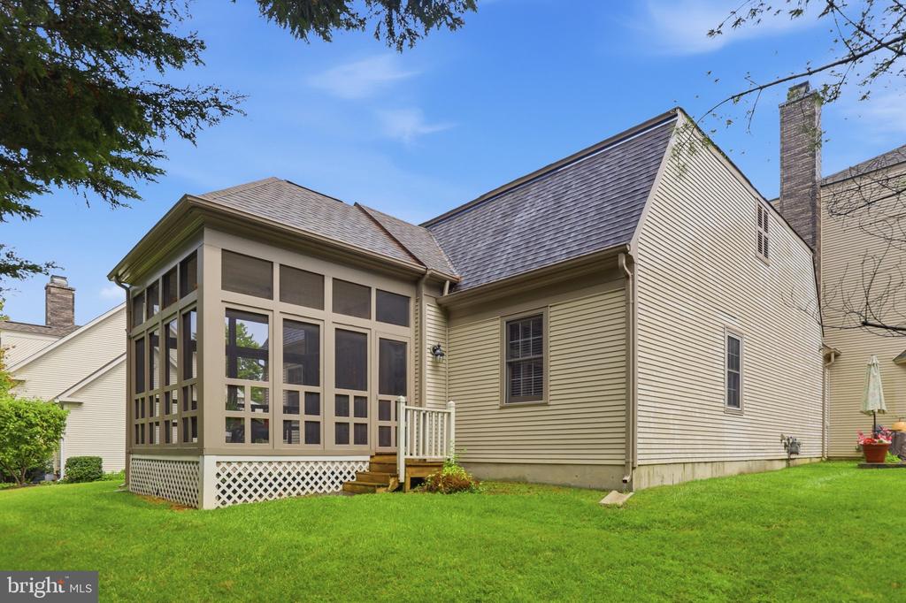 2425 BEAR DEN ROAD