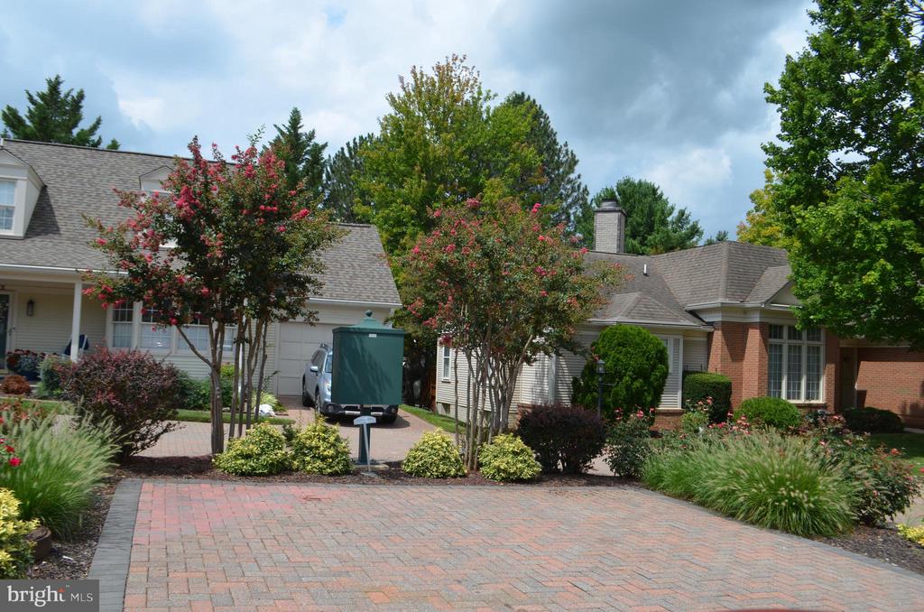2425 BEAR DEN ROAD