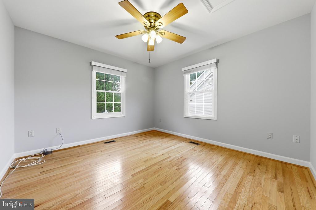2425 BEAR DEN ROAD