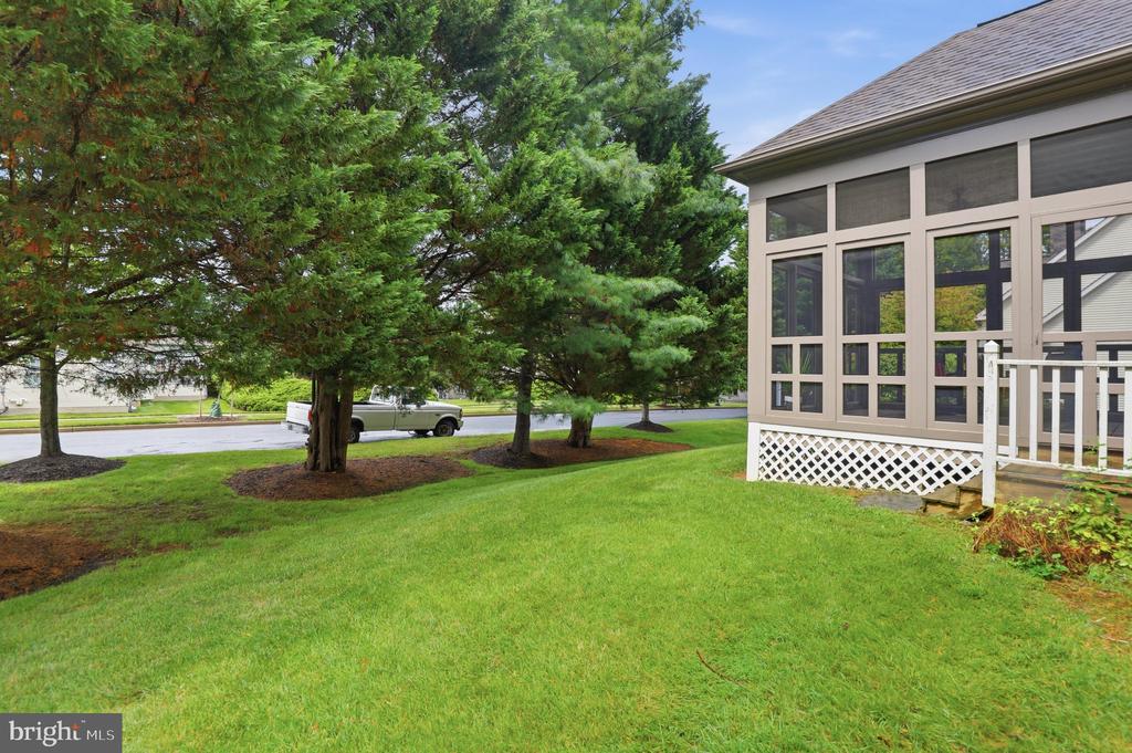 2425 BEAR DEN ROAD