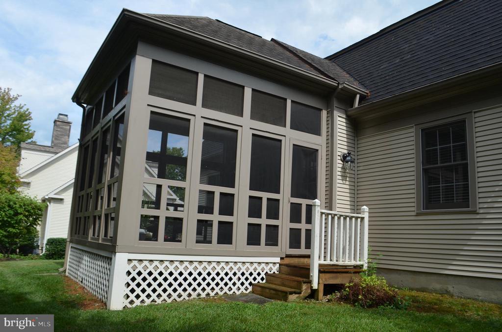 2425 BEAR DEN ROAD