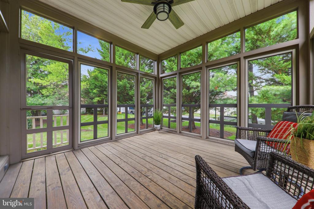 2425 BEAR DEN ROAD
