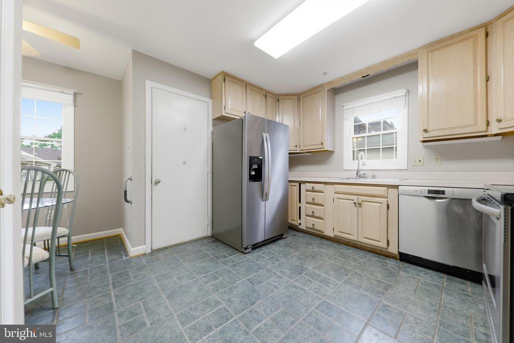 2425 BEAR DEN ROAD
