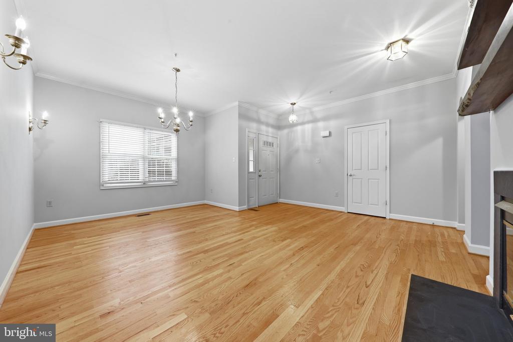 2425 BEAR DEN ROAD