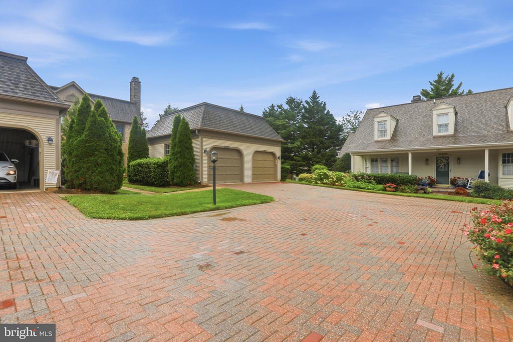 2425 BEAR DEN ROAD