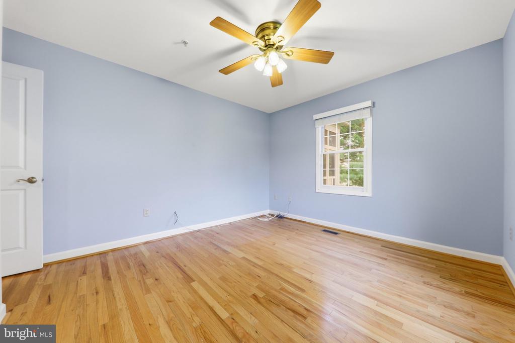 2425 BEAR DEN ROAD