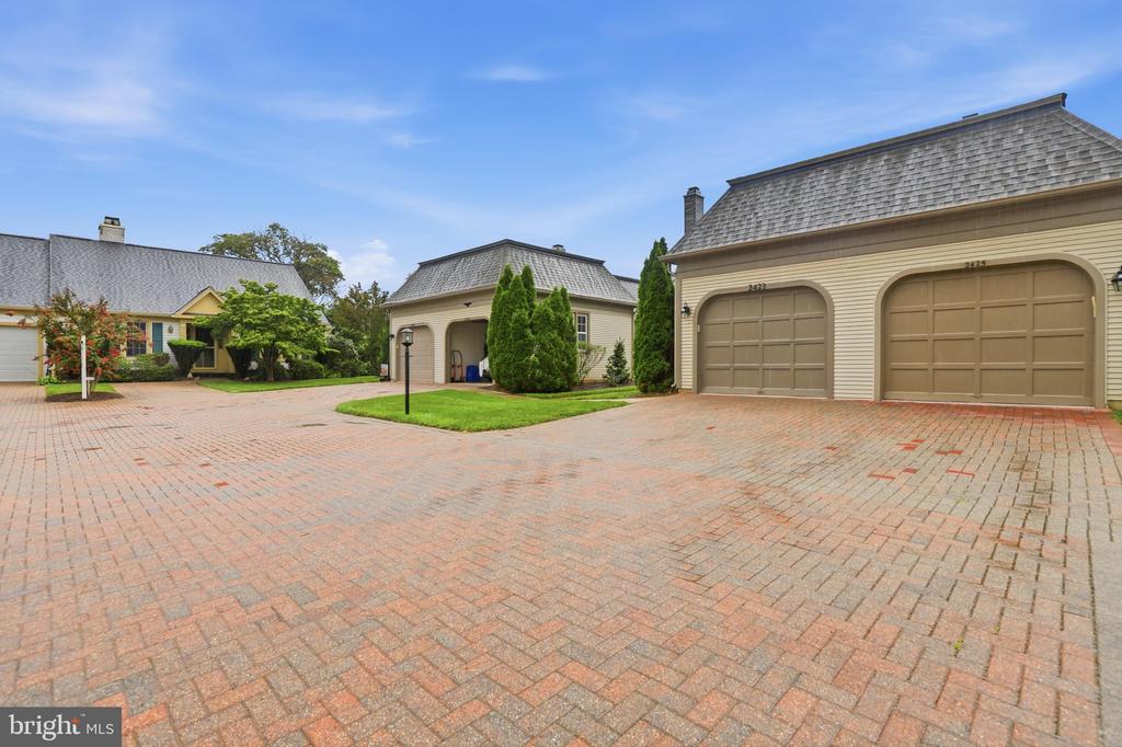 2425 BEAR DEN ROAD