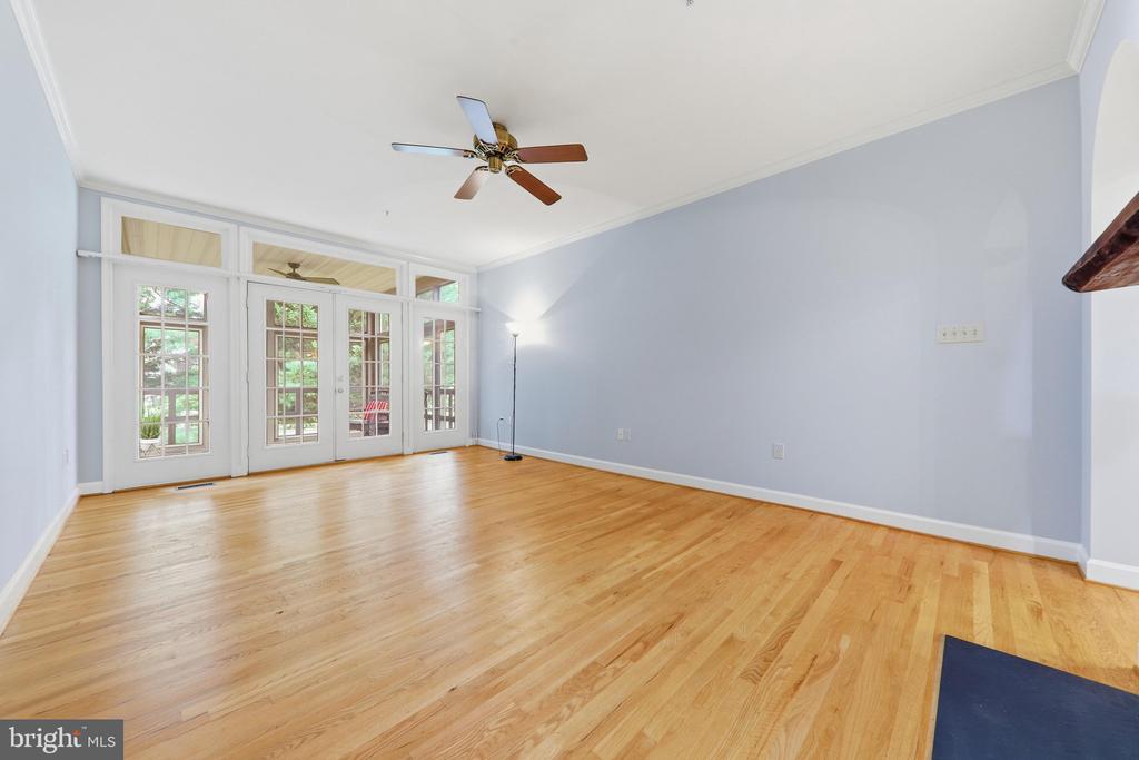 2425 BEAR DEN ROAD