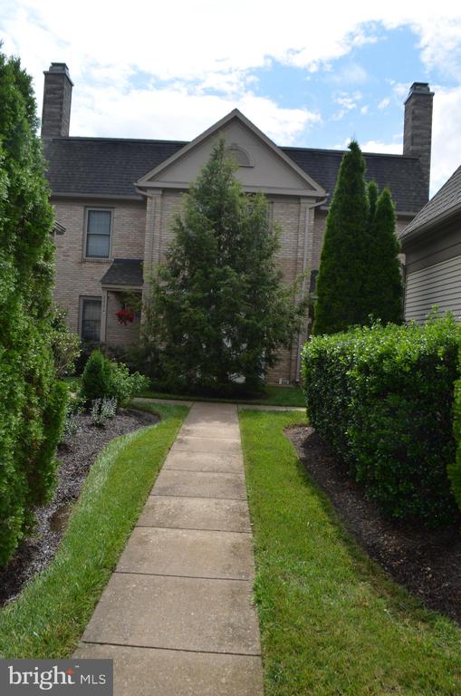 2425 BEAR DEN ROAD