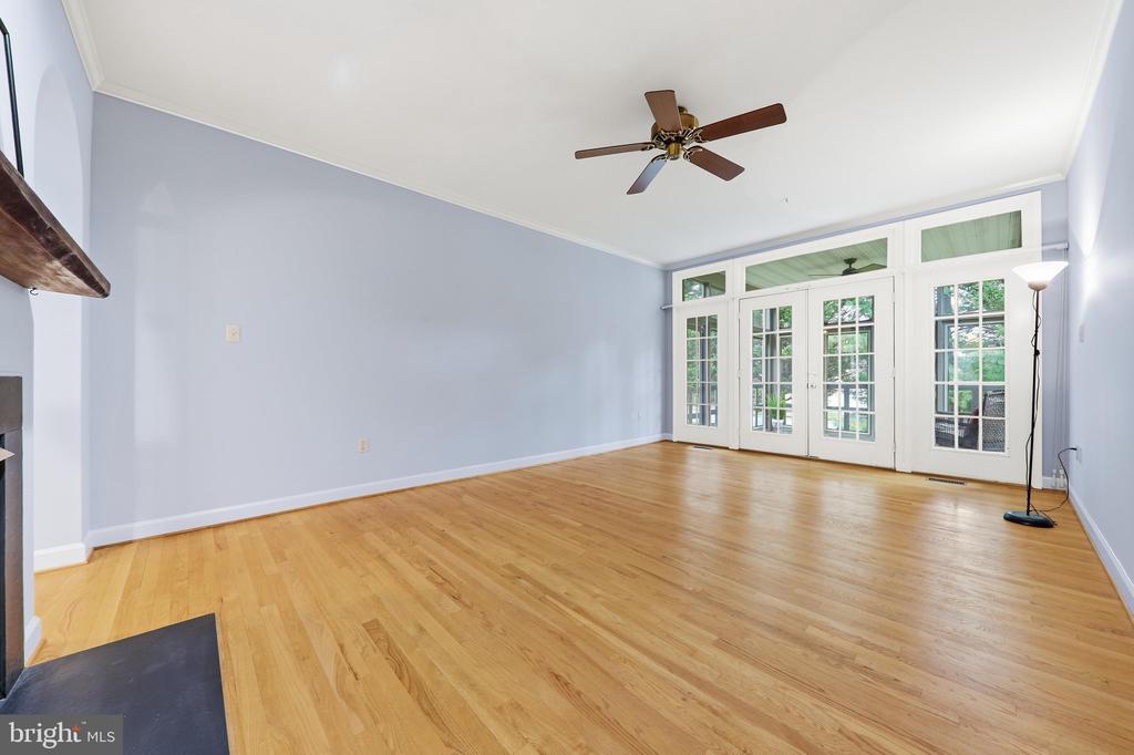 2425 BEAR DEN ROAD