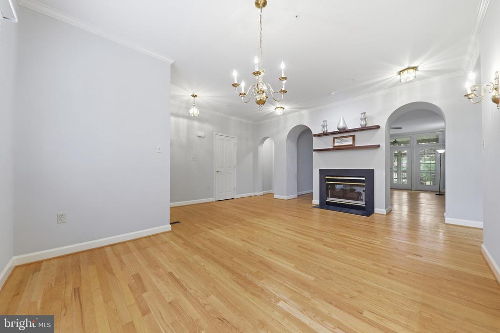 2425 BEAR DEN ROAD