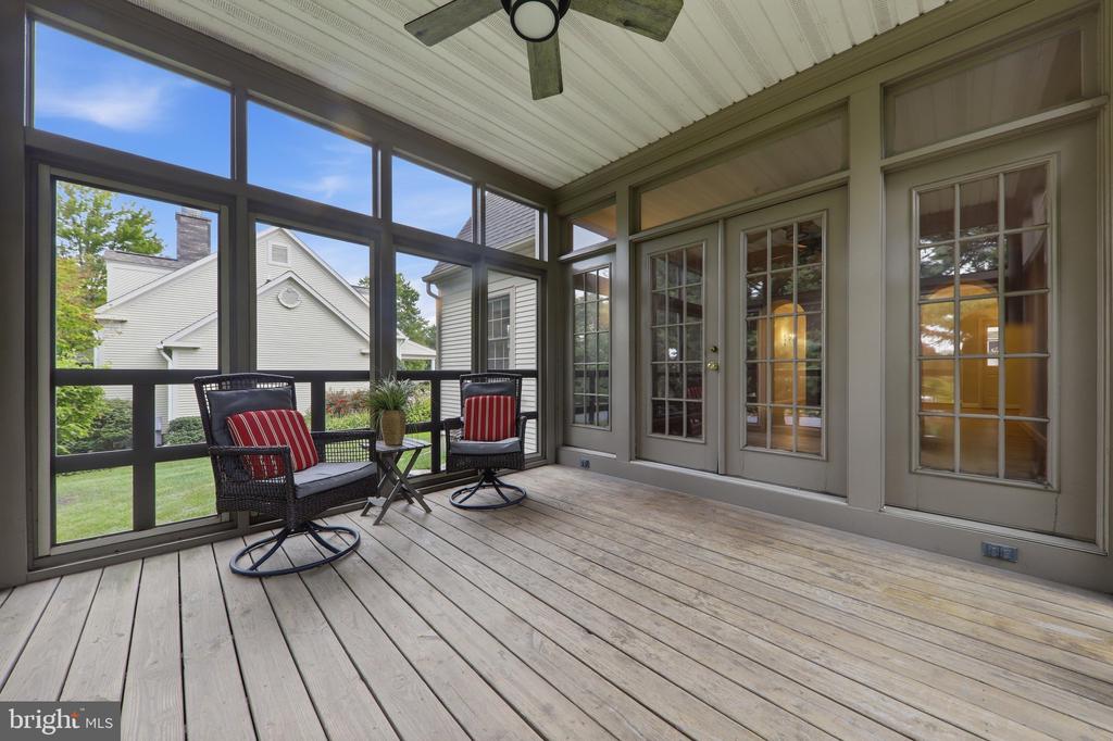 2425 BEAR DEN ROAD