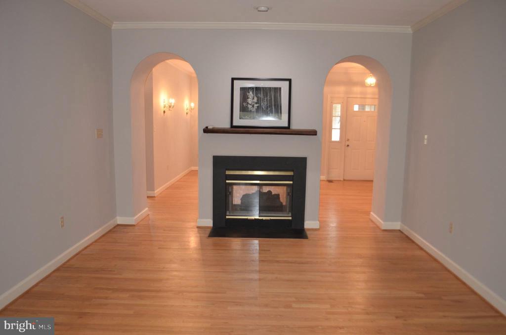 2425 BEAR DEN ROAD