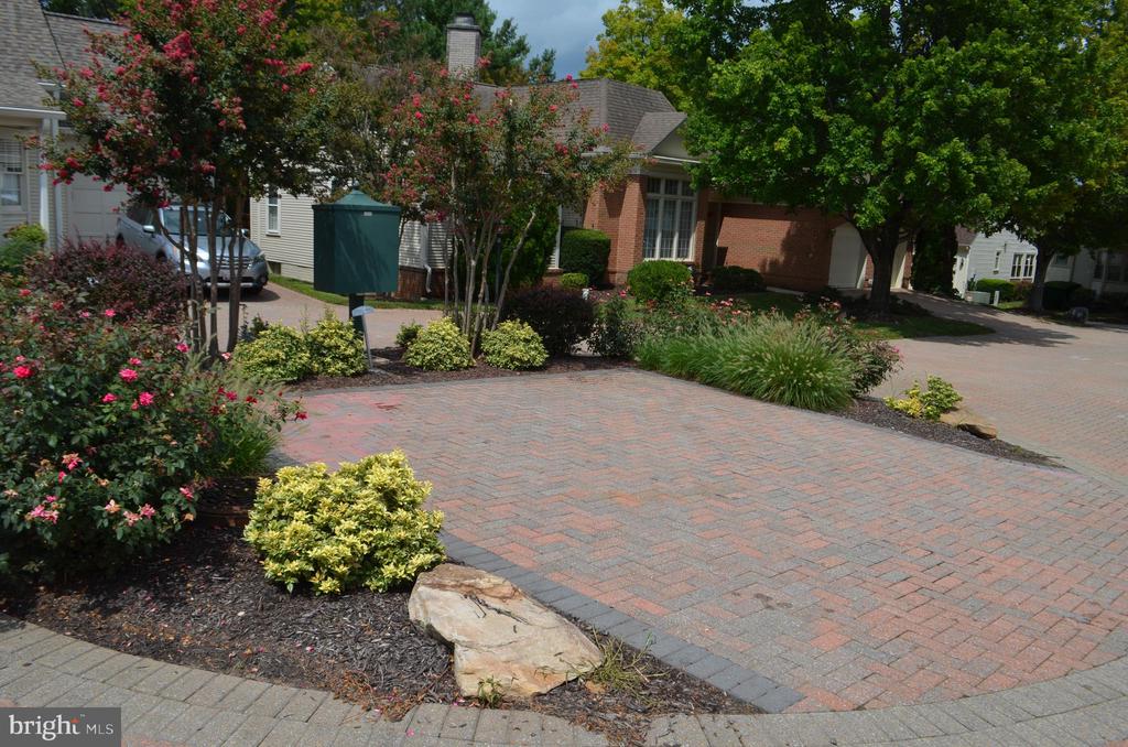 2425 BEAR DEN ROAD