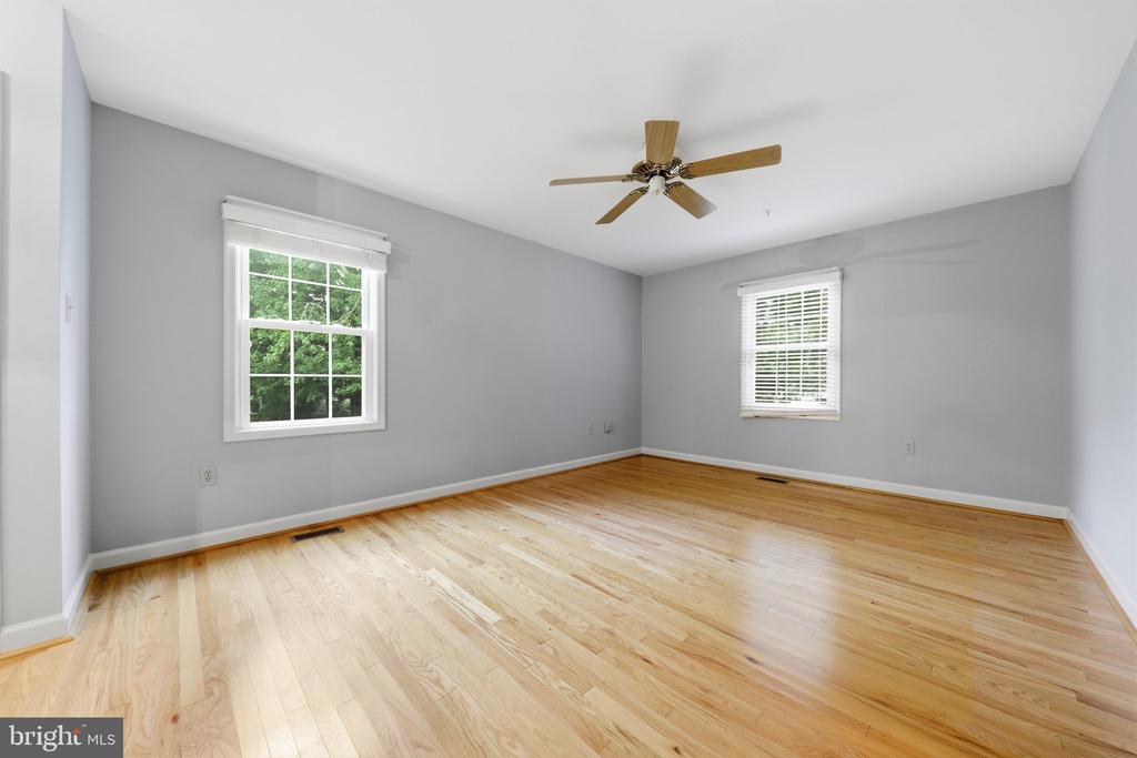 2425 BEAR DEN ROAD
