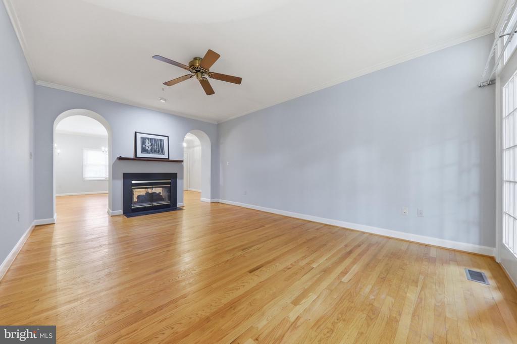 2425 BEAR DEN ROAD