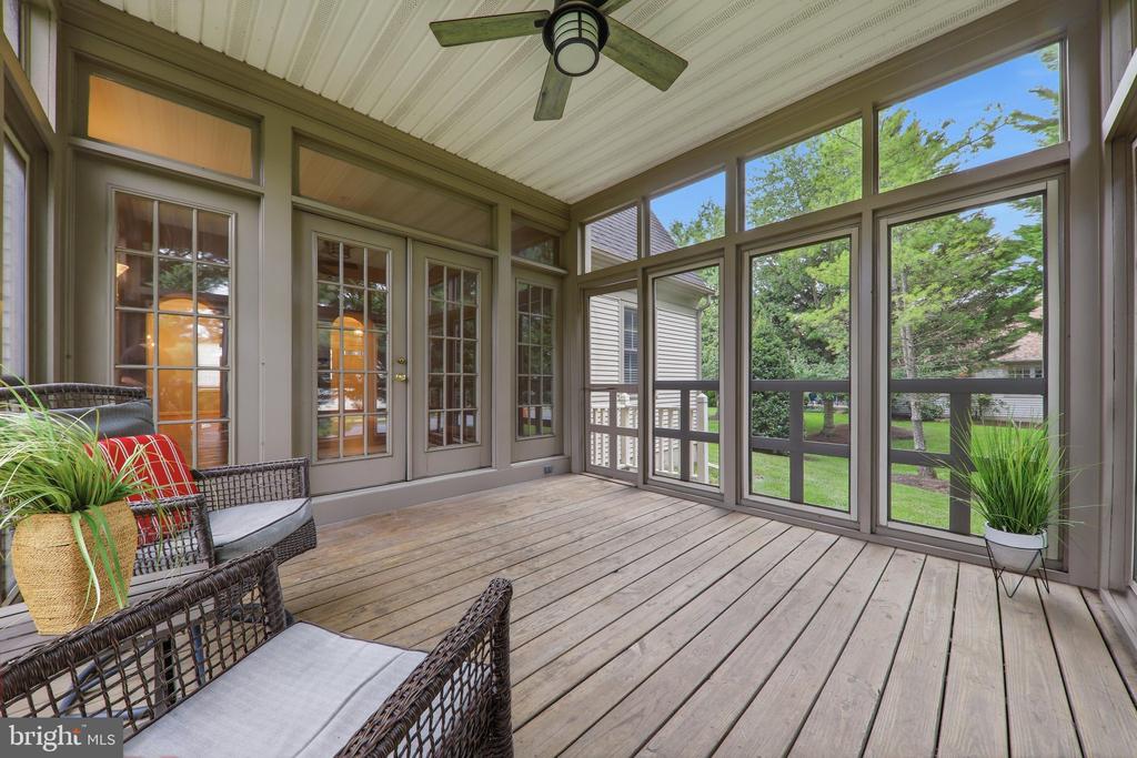 2425 BEAR DEN ROAD
