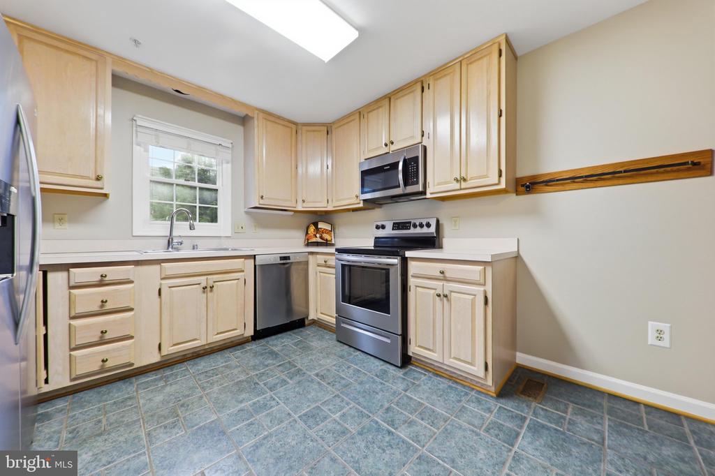 2425 BEAR DEN ROAD