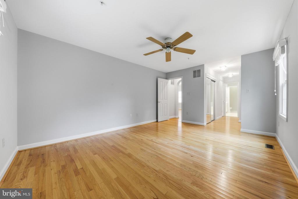 2425 BEAR DEN ROAD