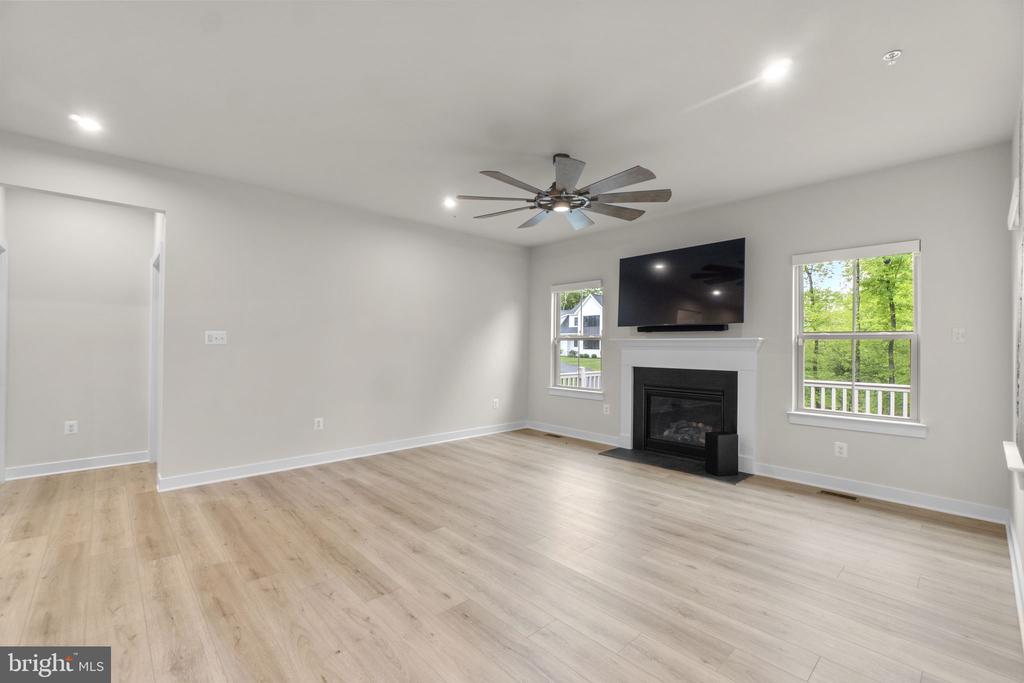 6967 MANDALONG WAY