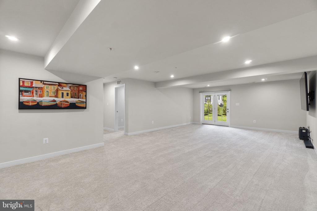 6967 MANDALONG WAY