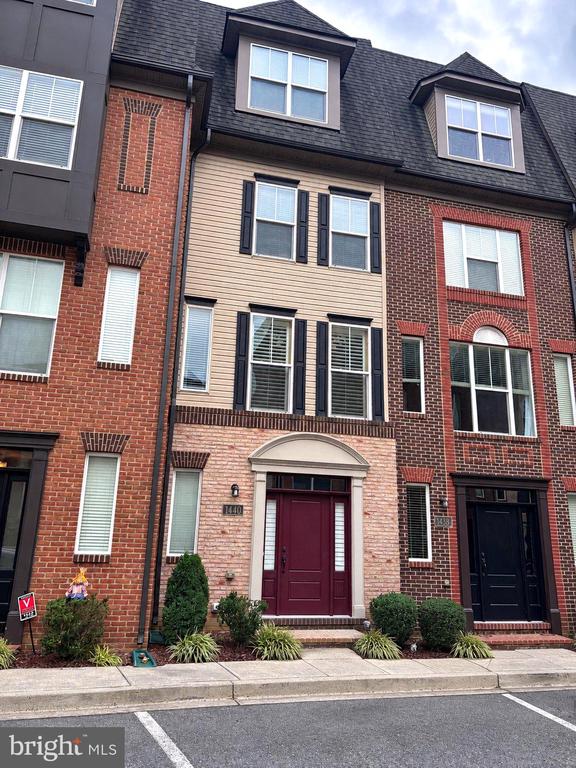 1440 TRAFALGAR LANE